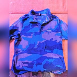 Patagonia women's XL blue and purple camo fleece longsleeve